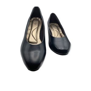 Soft Style Navy Pumps